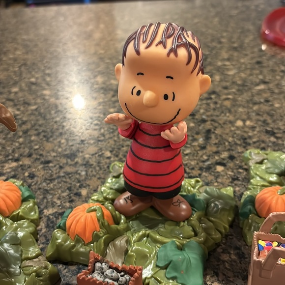 It’s the Great Pumpkin Charlie Brown - Picture 6 of 9